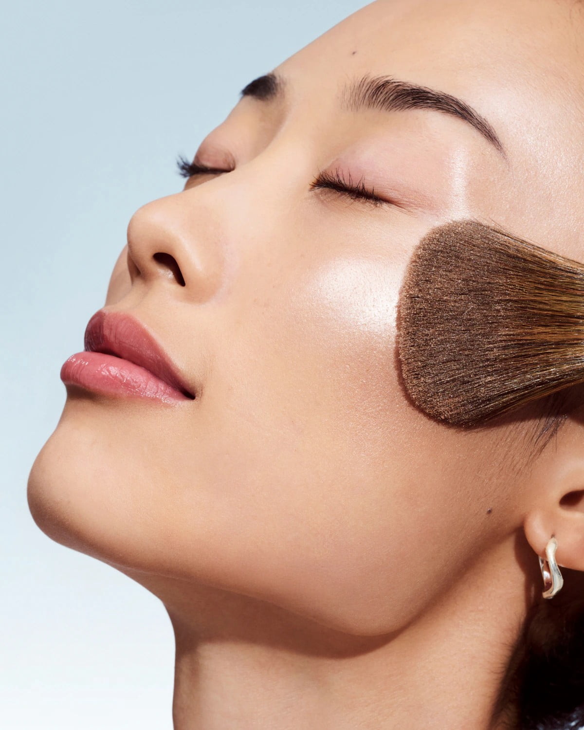 Clinique True Highlight Weightless Illuminator Highlighter Makeup, Bronze