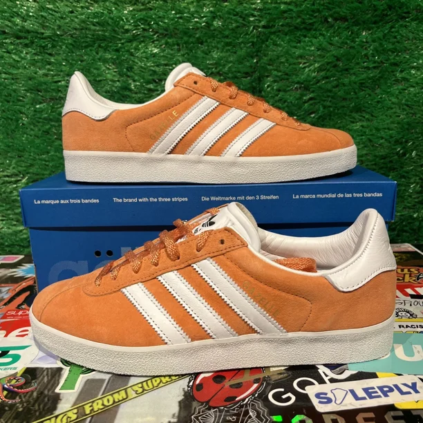 Men's Ad-id-as Gazelle 85 Classic Casual Shoe / Orange White / GY2531 / Size 8