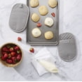 thumbnail image 2 of Juego de 2 soportes para ollas KitchenAid Asteroid, resistentes al calor, 2 of 5