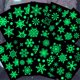 thumbnail image 5 of Un juego de pegatinas luminosas de 9 piezas con una gran cantidad de copos de nieve de varias formas, 5 of 5