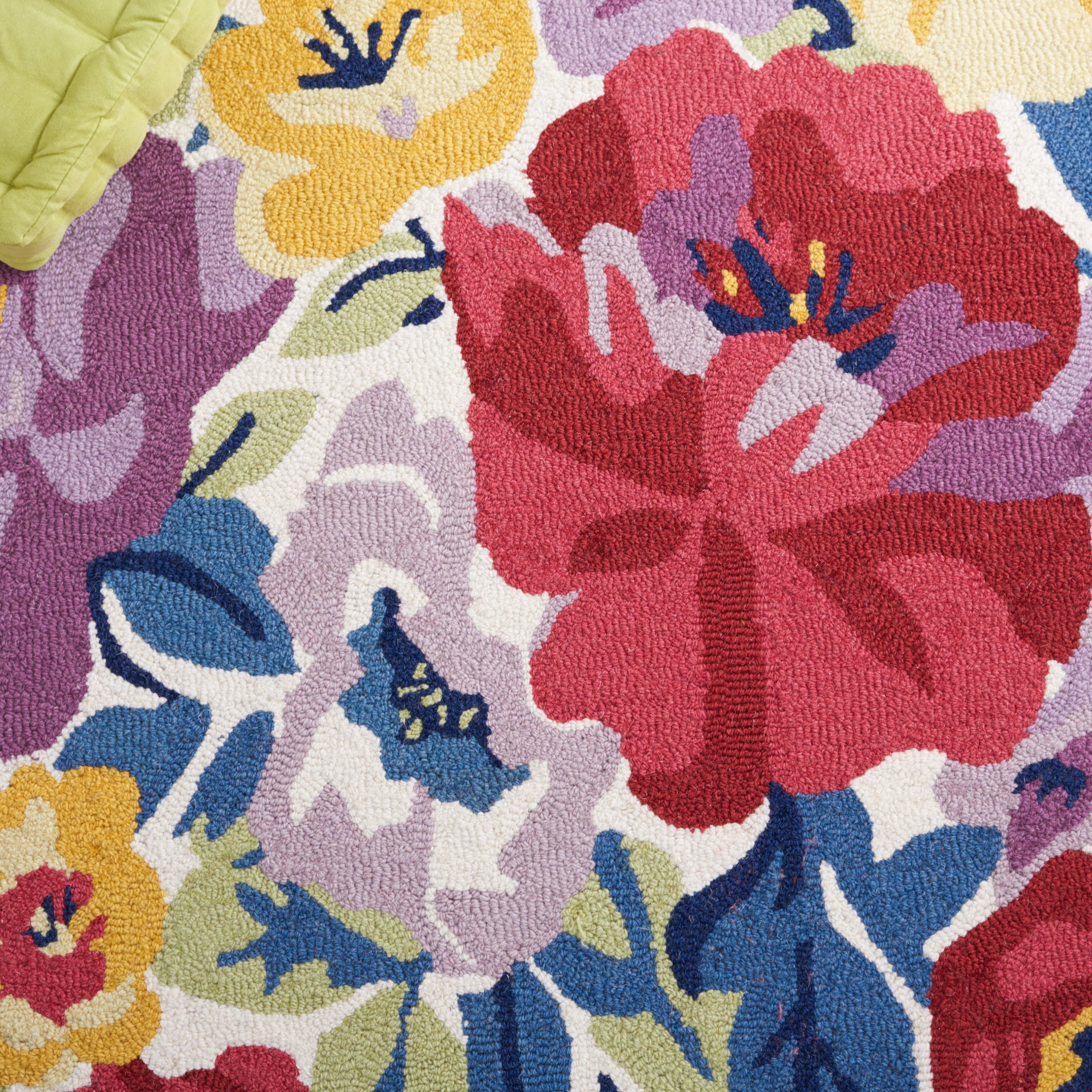 Safavieh Chelsea Ainsley Floral Area Rug, Ivory/Rose, 4' x 6'