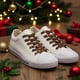 thumbnail image 4 of Cordones navideños para zapatillas y botas - Patrones navideños con copos de nieve y renos - Cordones de poliéster duraderos para estilo estacional, 4 of 6