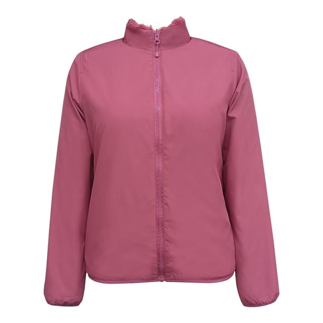 Chamarra George para Mujer Reversible con Forro de Fur y Cuello Alto en color rosa sólido, con cierre frontal y tela ligera con forro de peluche. Ideal para uso diario y clima ligero, esta prenda práctica y cómoda es adecuada para renovar tu ropa para mujer.