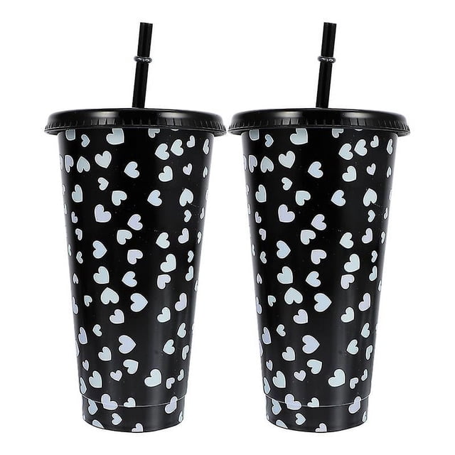 piezas taza de agua con pajita