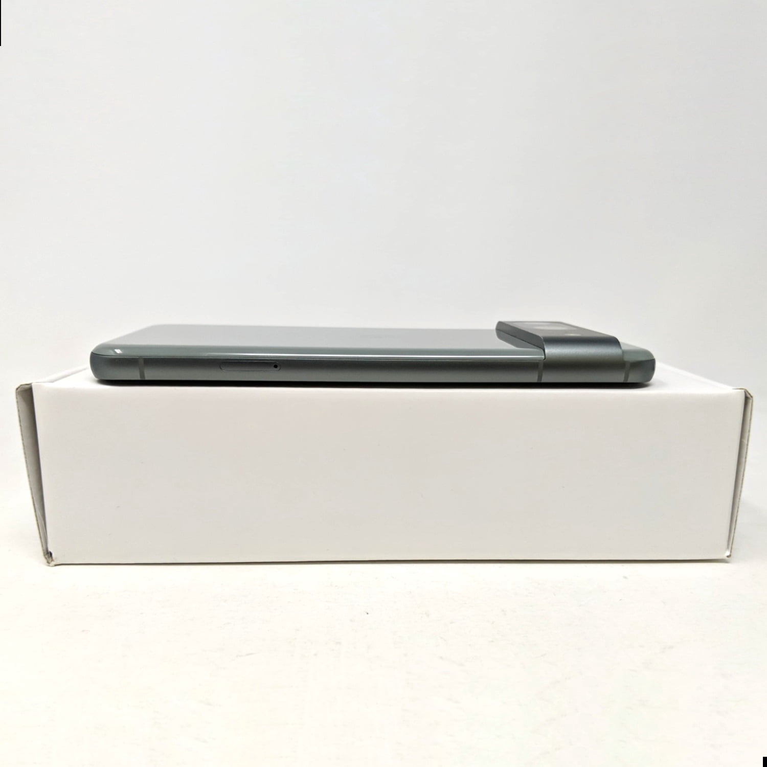 Pre-Owned Google Pixel 8 5G 256GB G9BQD Factory Unlocked 6.2" 8GB RAM 50MP Smartphone - Hazel