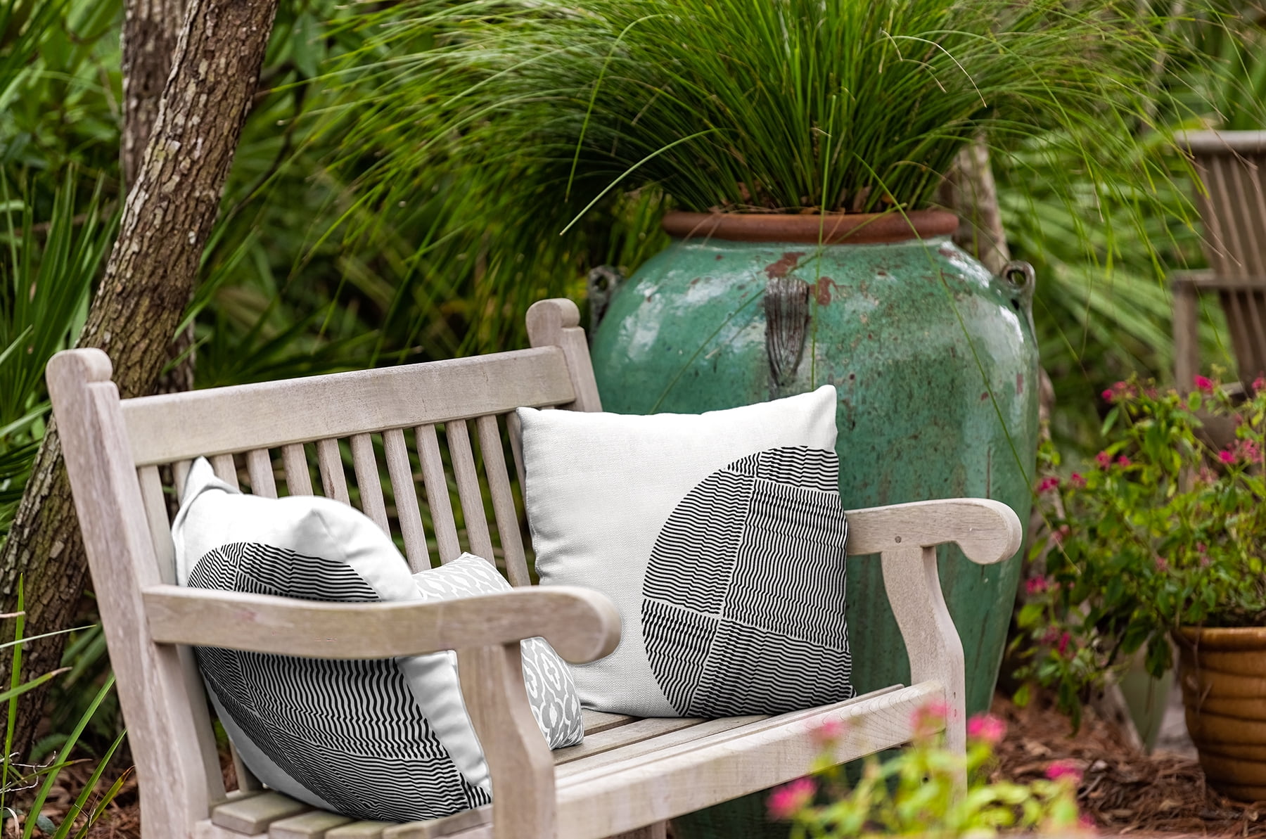 18" x 18" Simply Daisy Big Circle Indoor/Outdoor Pillow, Raven Black Qty 1