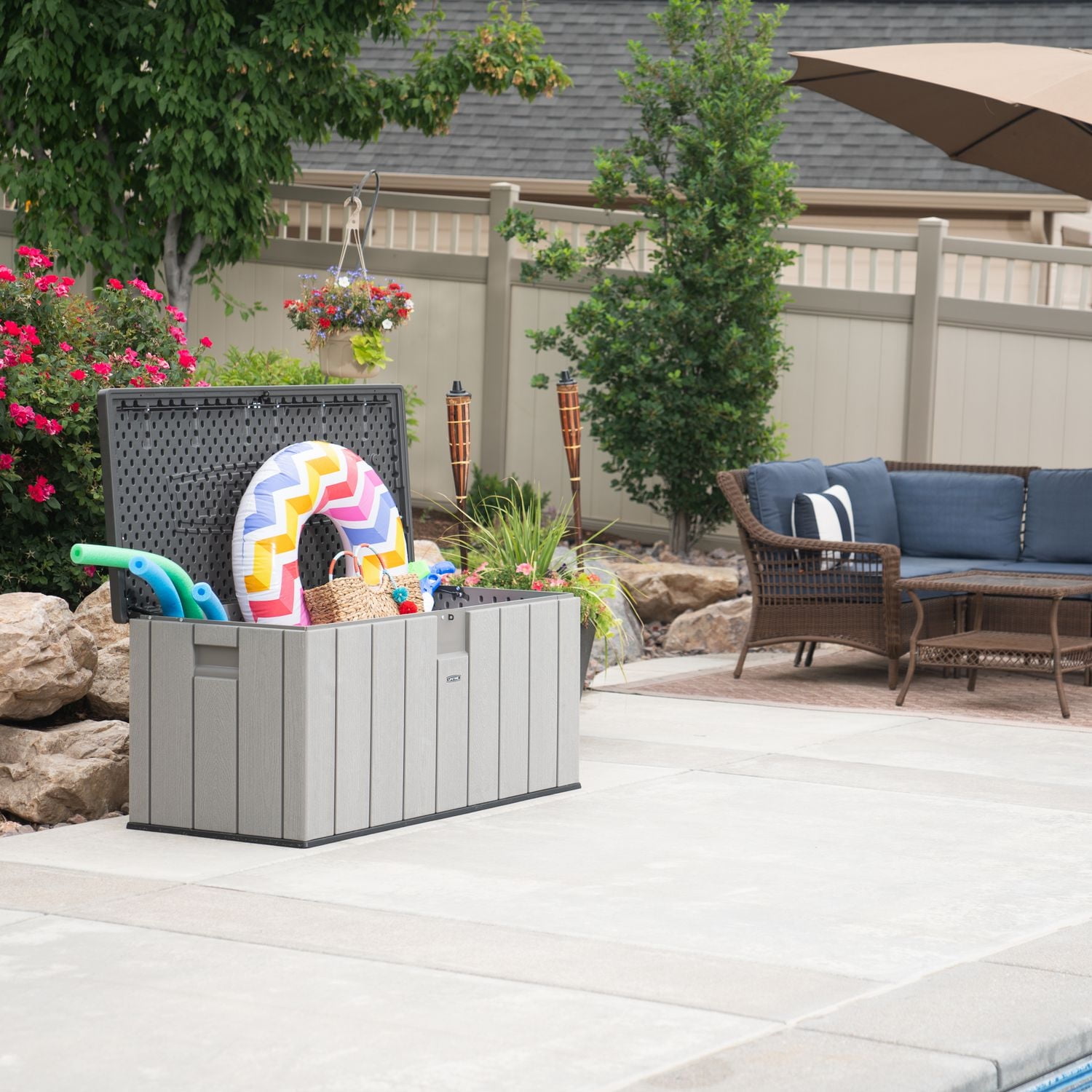 LIFETIME - Boîte de rangement extérieure de 150 gallons, couvercle gris