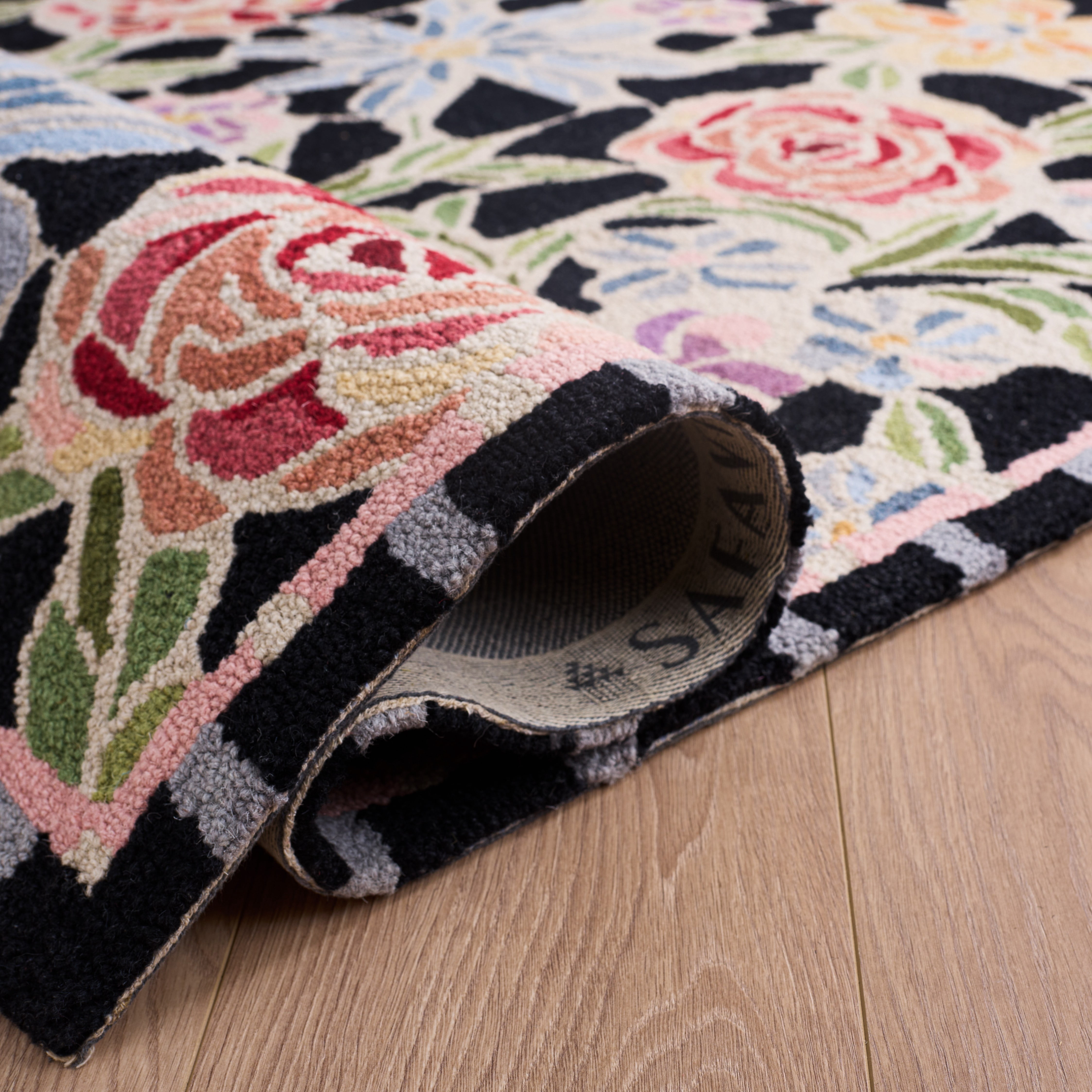 Safavieh Chelsea Endika Floral Area Rug, Black, 5'3" x 8'3"