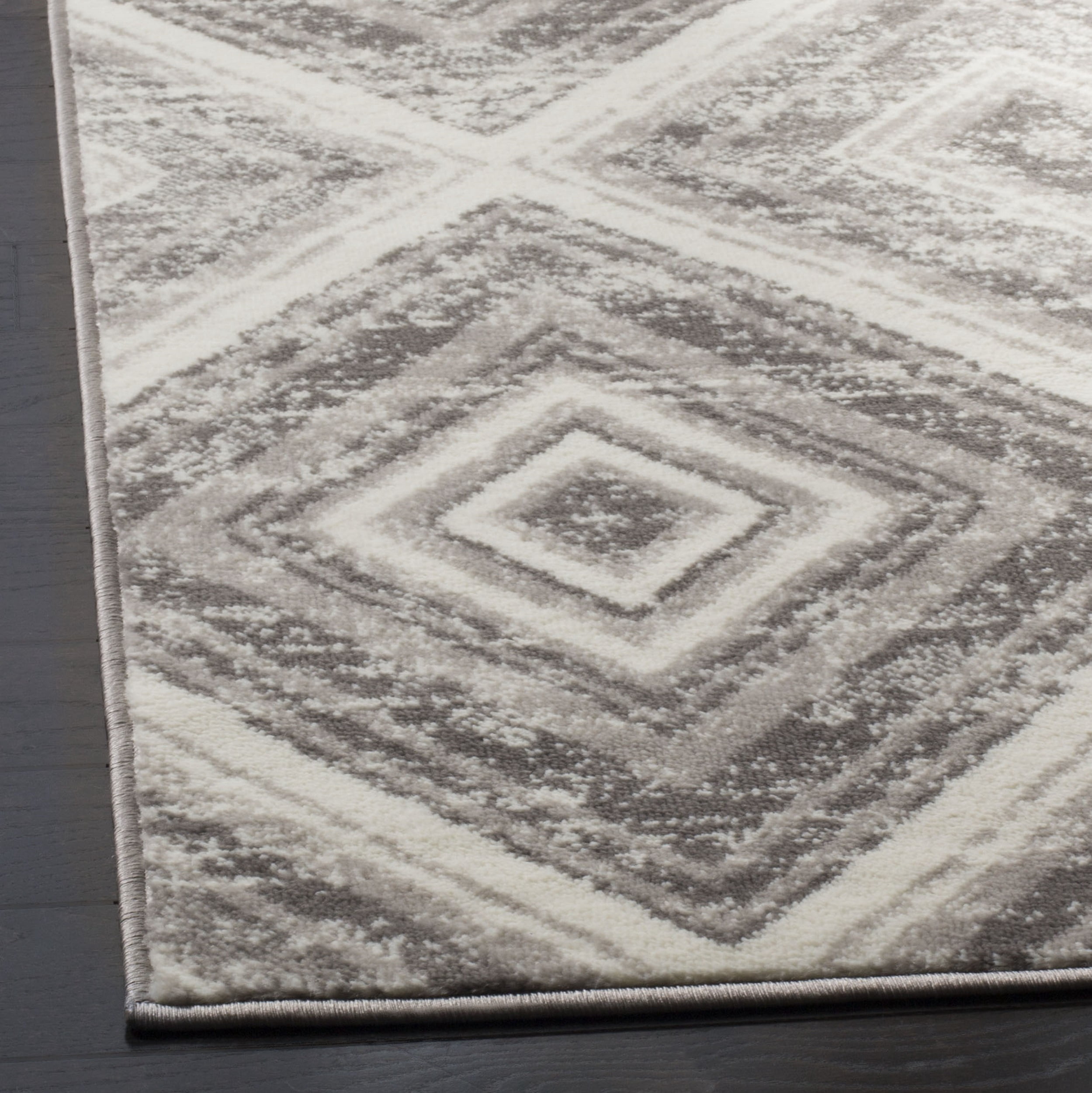 SAFAVIEH Skyler Cuthbert Geometric Area Rug, Grey/Ivory, 5'1" x 7'6"