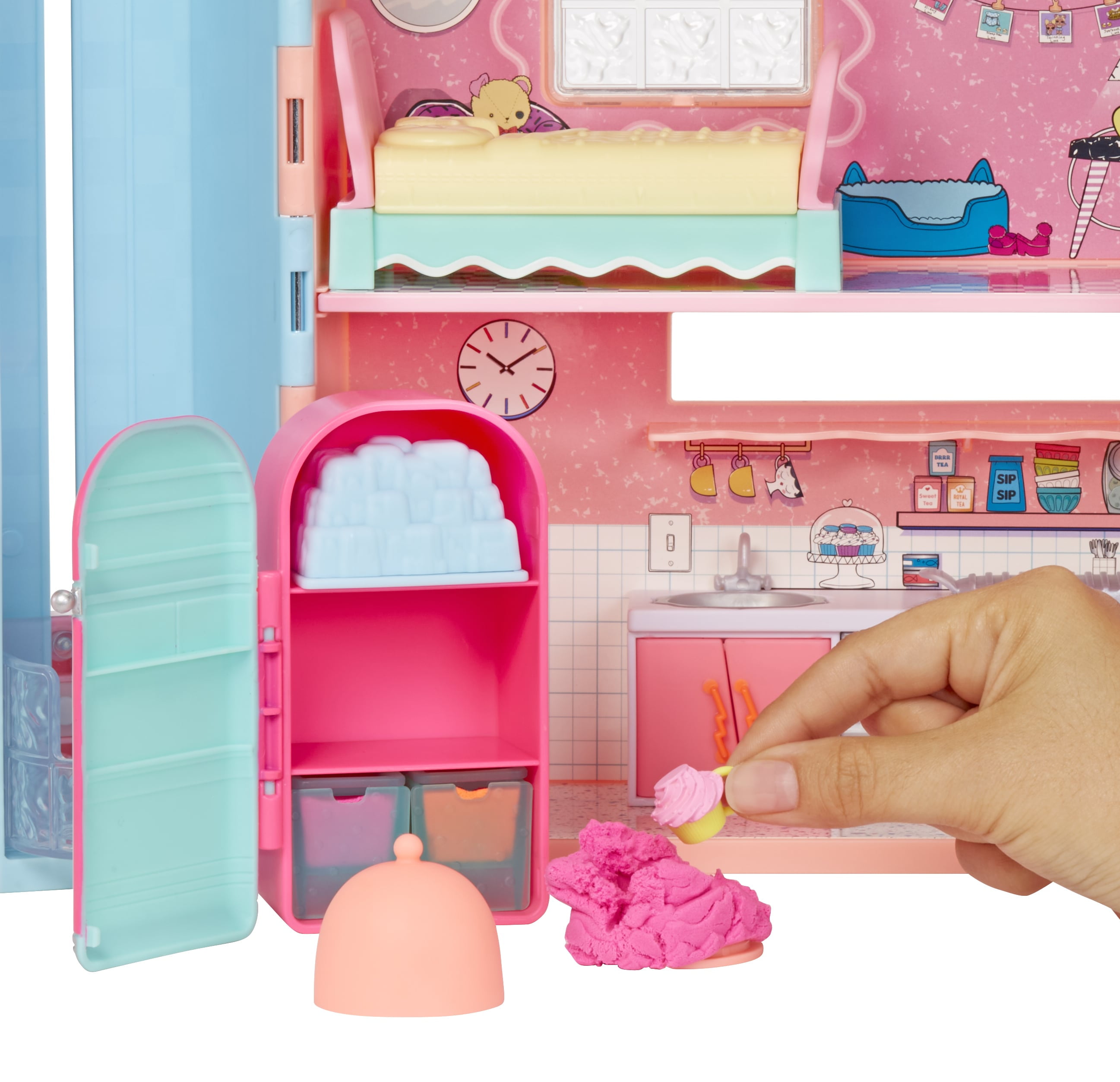 LOL Surprise Squish Sand Magic House with Tot Playset with Collectible Doll, Squish Sand, Surprises, Accessories, Girls Gift Age 4+