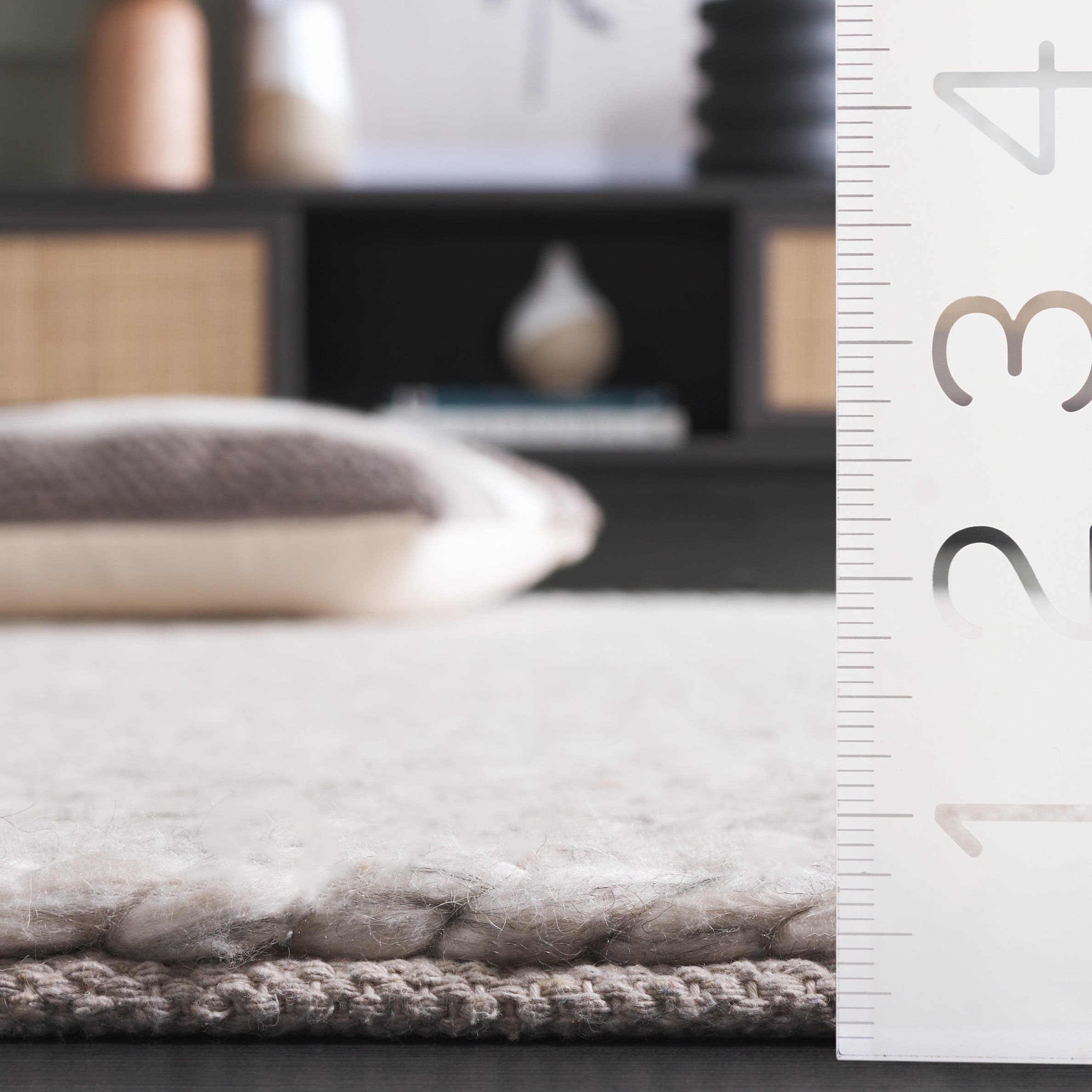 SAFAVIEH Natura Bedinn Distressed Area Rug, Light Gray/Beige, 6' x 9'