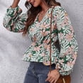 thumbnail image 3 of Blusa cruzada de manga larga con escote en V y dobladillo con volantes y estampado de hojas verdes grandes para mujer, 3 of 6