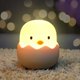 thumbnail image 3 of Tumbler Eggshell Chick Nightlight Baby Night Light Regulable Silicona Luz Decoración Para El Hogar Junto Al Escritorio Dormitorio Sweethay FN005532-00, 3 of 6