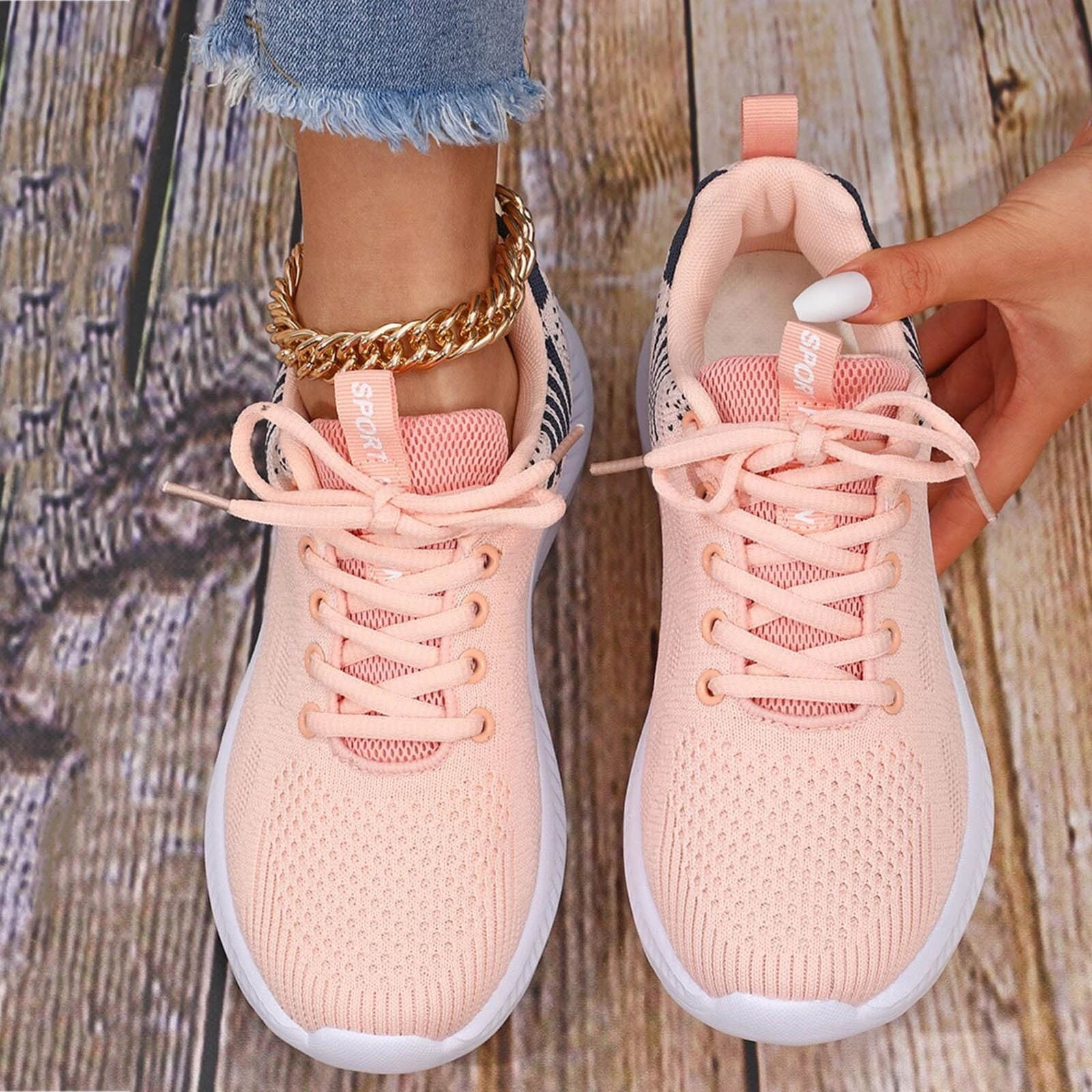 Feminine sneakers best sale