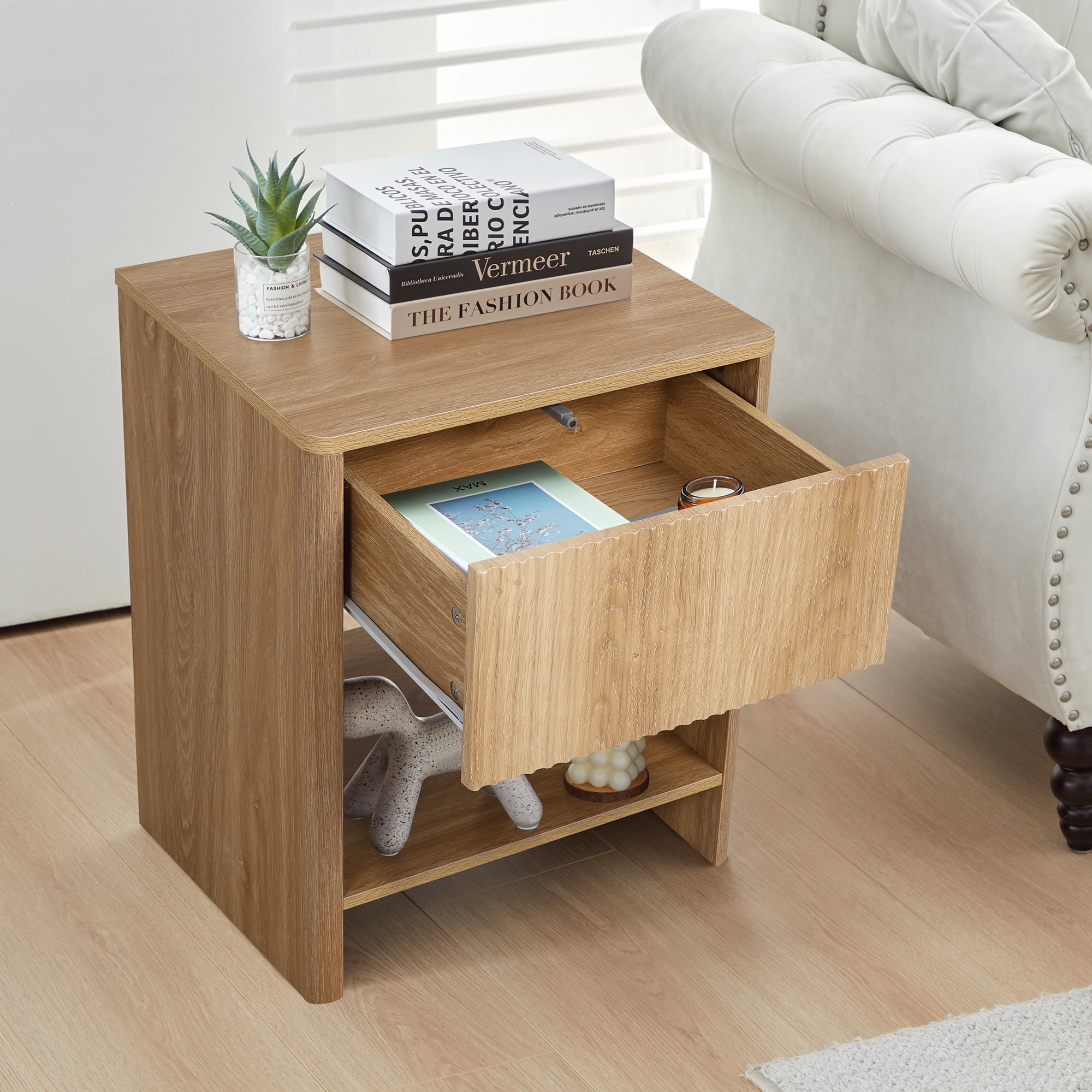 Weselon Modern Fluted Nightstand Set of 2, Curved Side Bedside Table with Drawer and Open Shelf for Bedroom, Natural Oak