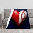 thumbnail image 1 of Couverture en Flanelle Confortable avec Design de Cœur Unique : Demi-Rouge Demi-Style Baseball Blanc avec Couture Rouge - Parfait pour Canapé Voyage et Lit, 1 of 5