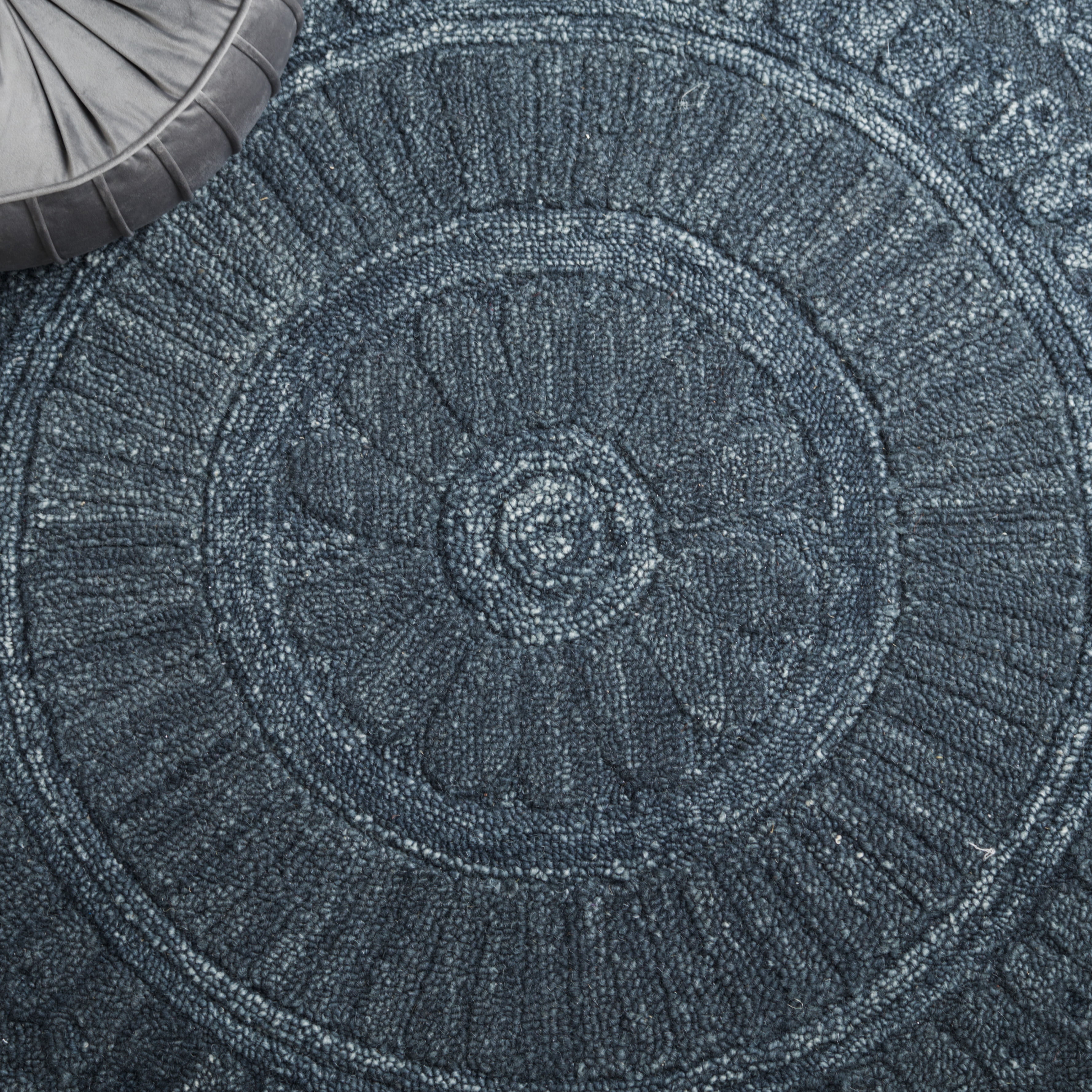 SAFAVIEH Marquee Madelyn Medallion Area Rug, Dark Grey, 3' x 5'
