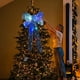 thumbnail image 1 of Lazo navideño grande con luz LED para la punta del árbol | 24 x 36 cm, poliéster blanco y ABS brillante | Colgante para decoración festiva, 1 of 8