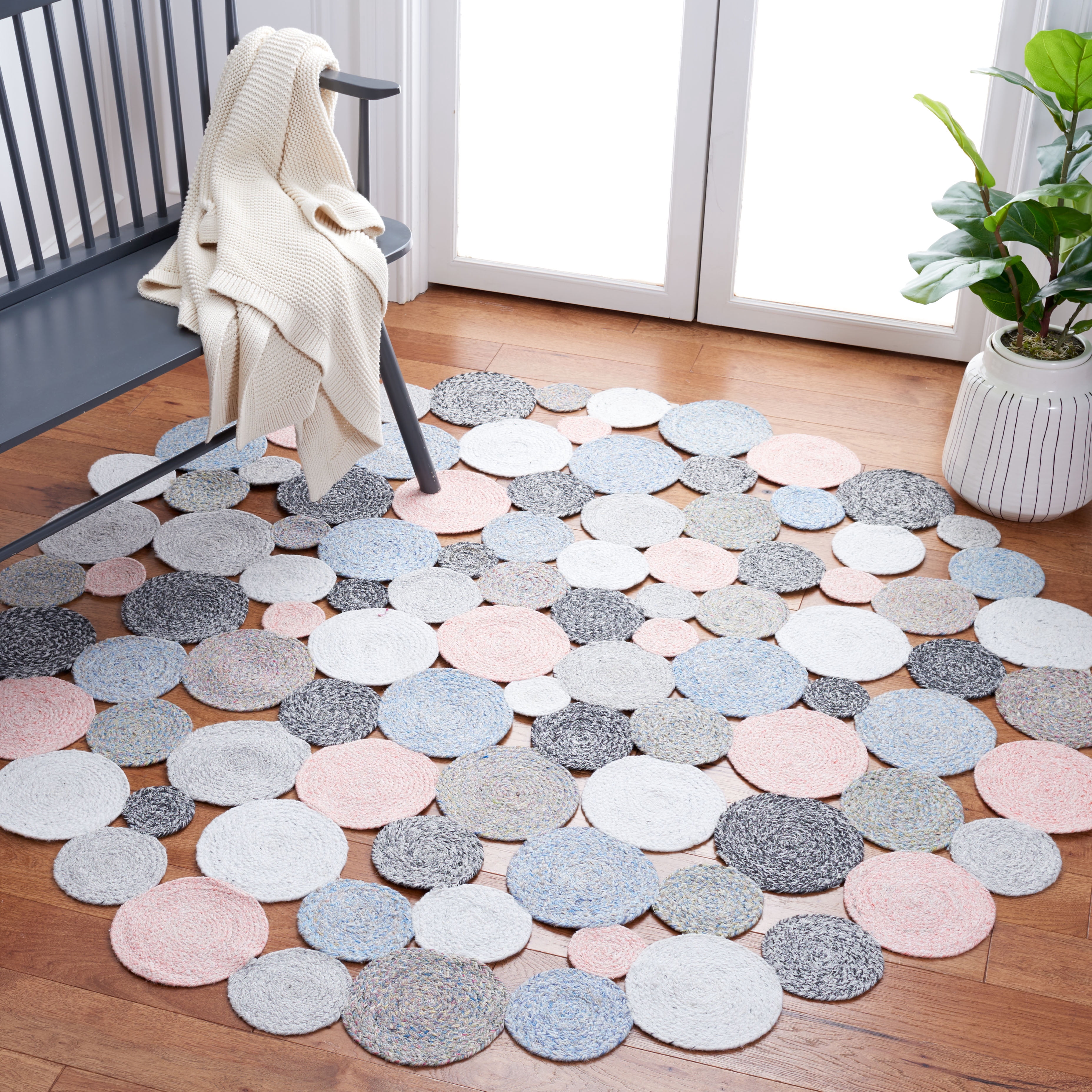 SAFAVIEH Cape Cod Windsor Abstract Dots Polyester Area Rug, Blue/Pink, 6' x 6' Round