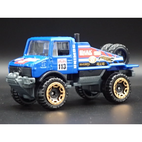 Open Box MERCEDES-BENZ UNIMOG 1300 UTILITY TRUCK 1:64 SCALE DIORAMA DIECAST MODEL CAR