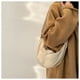 thumbnail image 2 of Bolsa bandolera de nylon para mujer - Bolso ligero tipo bandolera para escuela, viajes y uso diario, 2 of 3