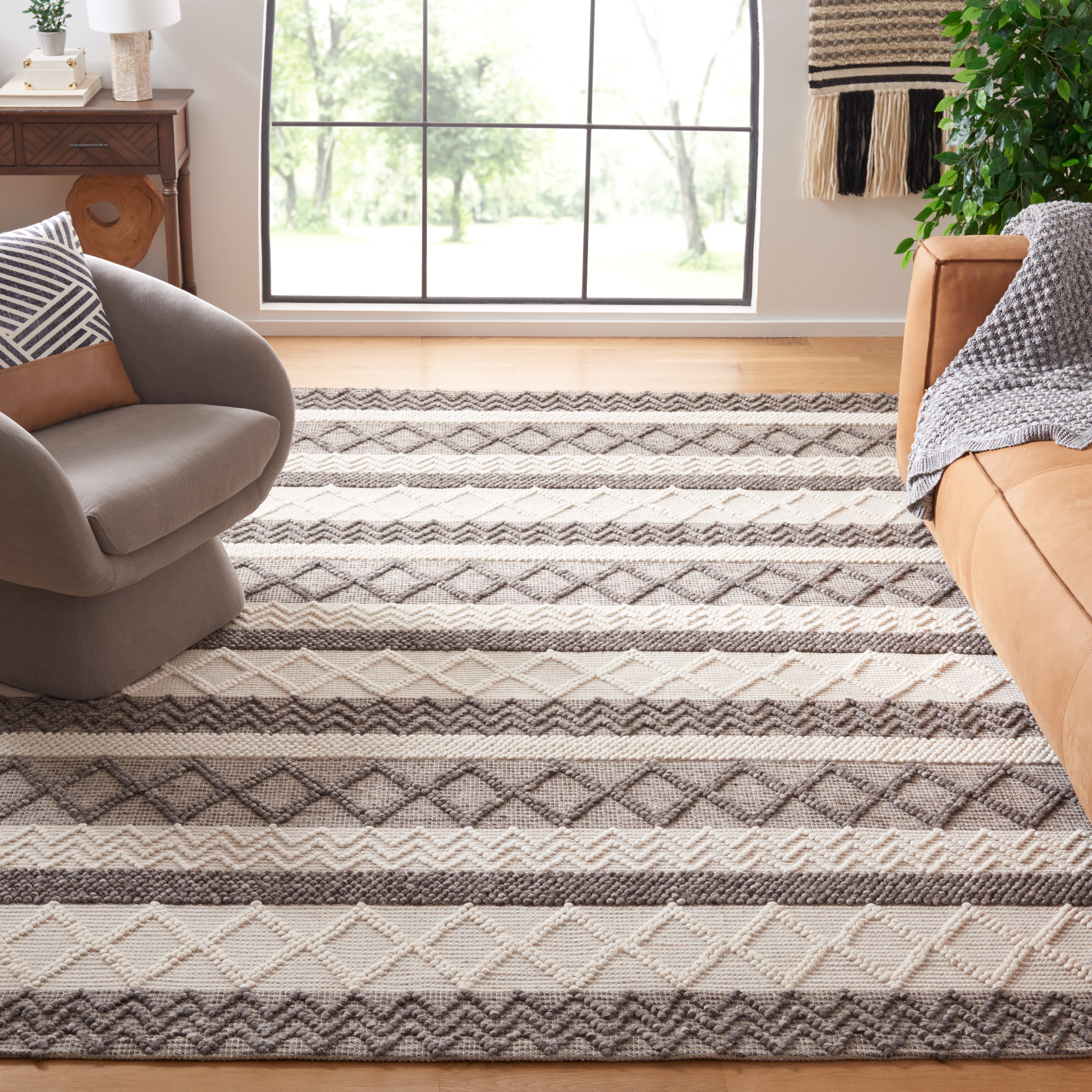 SAFAVIEH Natura Zola Southwestern Area Rug, Ivory/Grey, 8' x 10'