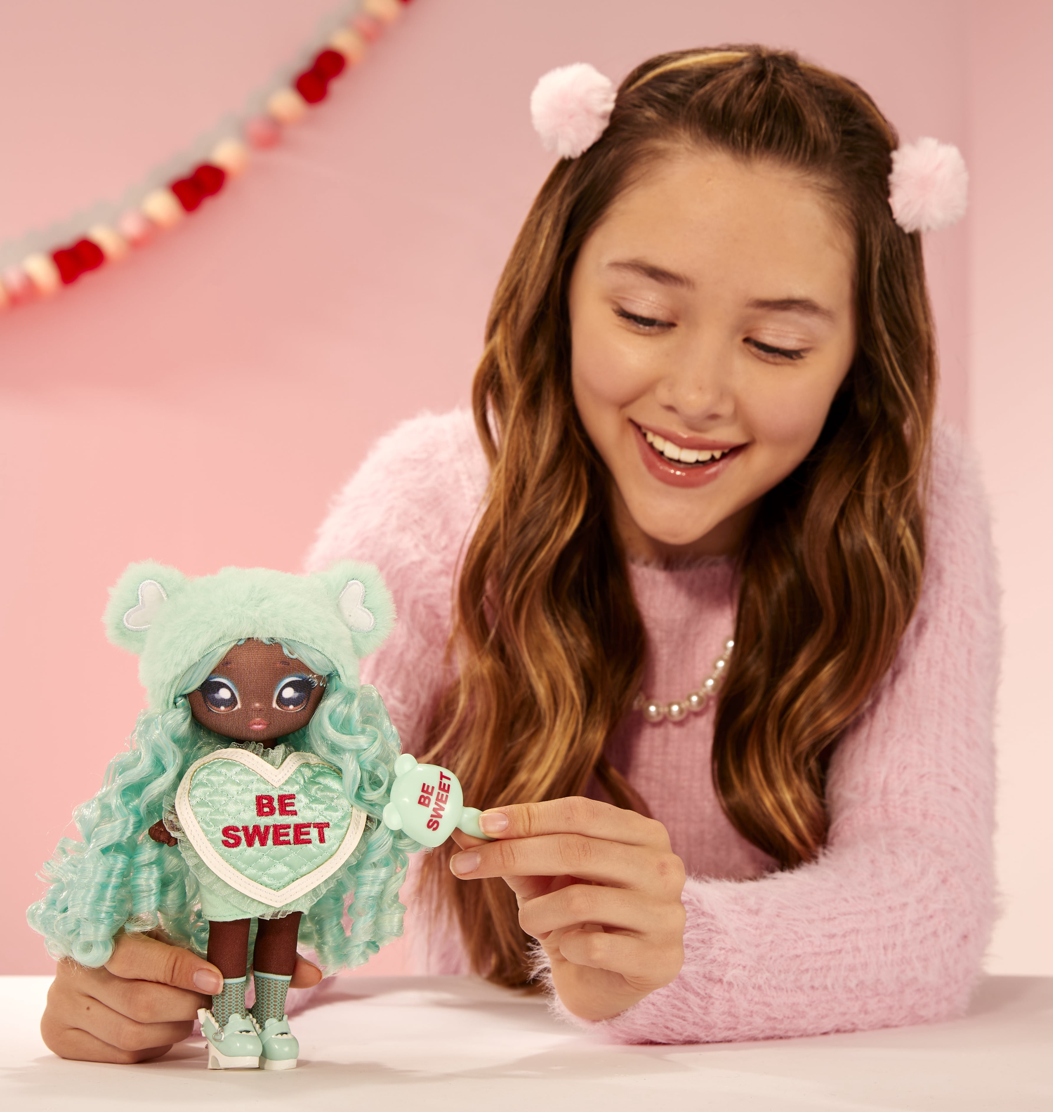 Na Na Na Surprise Cynthia Sweets - Mint Teddy Bear-inspired 7.5" Fashion Doll with Mint Green Hair, Heart-Shaped Dress and Brush, Great Valentine's Day Gift and Toy for Kids Ages 5 6 7 8+ Years