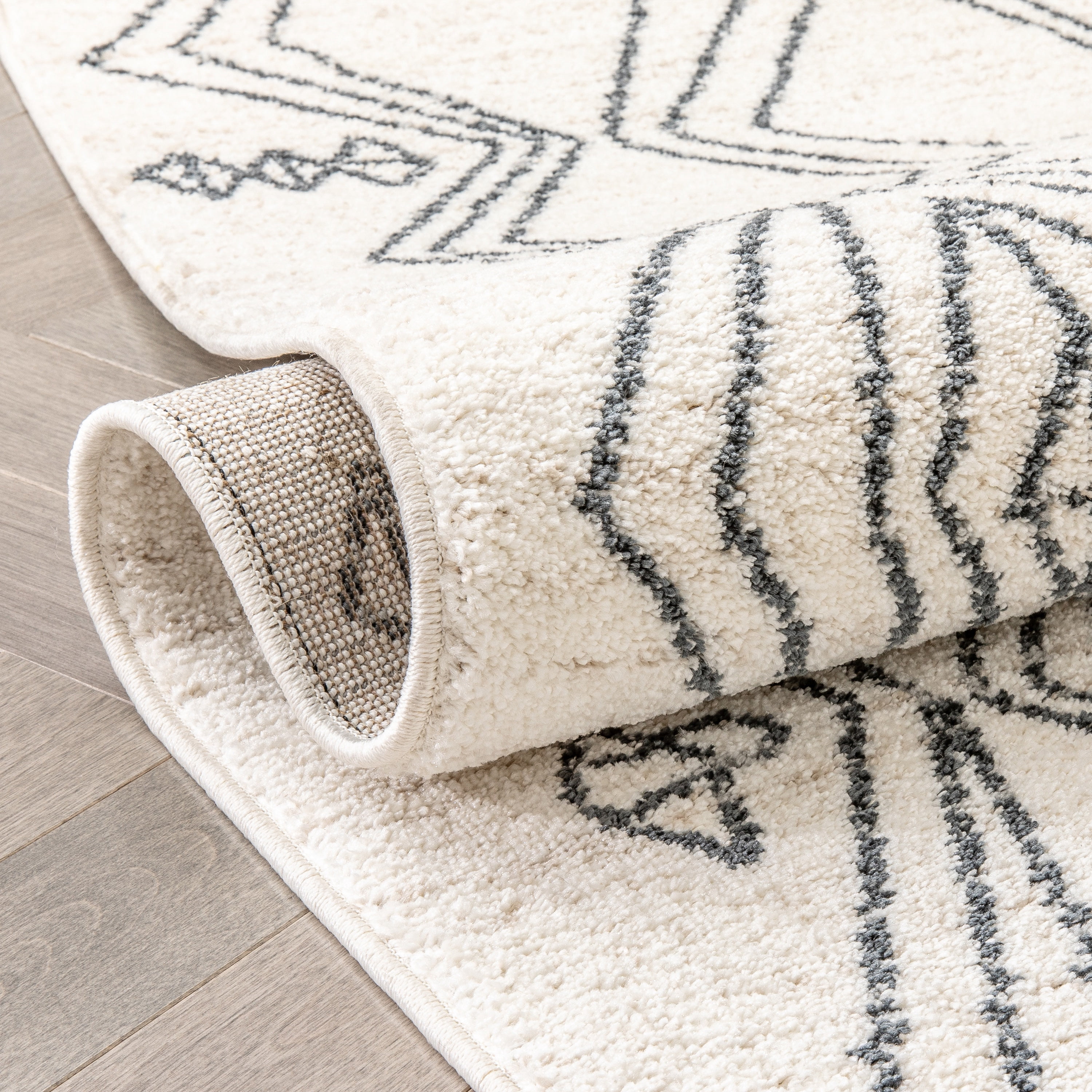 Well Woven Austen Ivory Geometric Tribal Area Rug 3'11" x 5'3"