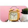 thumbnail image 4 of Reloj despertador luminoso de metal cuadrado de 3 pulgadas, bonito y silencioso, para estudiantes, niños y adultos (amarillo)., 4 of 5