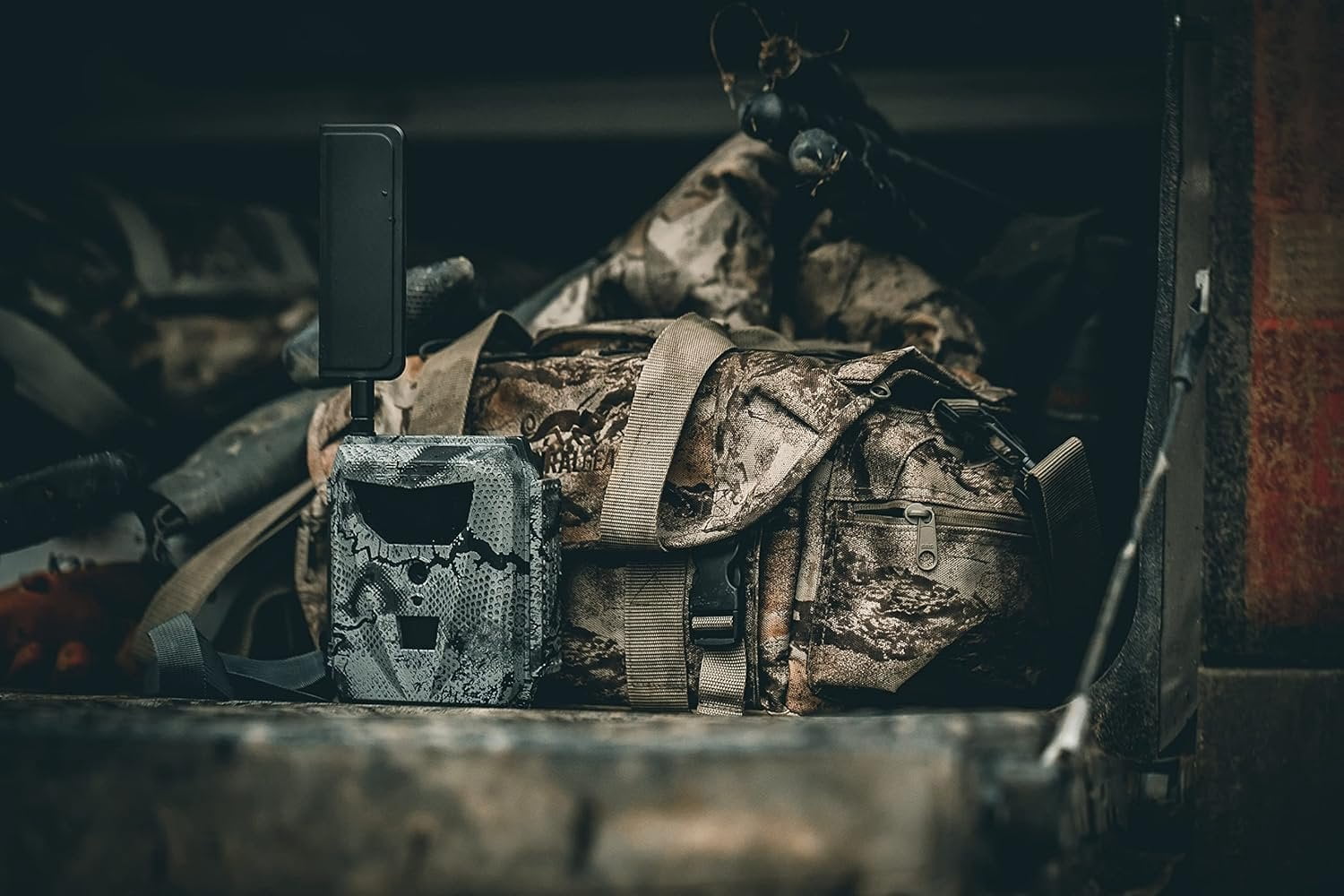 Spartan GoLive 4G LTE Trail Camera,Live-Streaming, Anti-Theft GPS, On-Demand Image&Video Capture,Real-time Updates,Built-in Lithium Battery,Blackout with 32GB SD Card AT&T