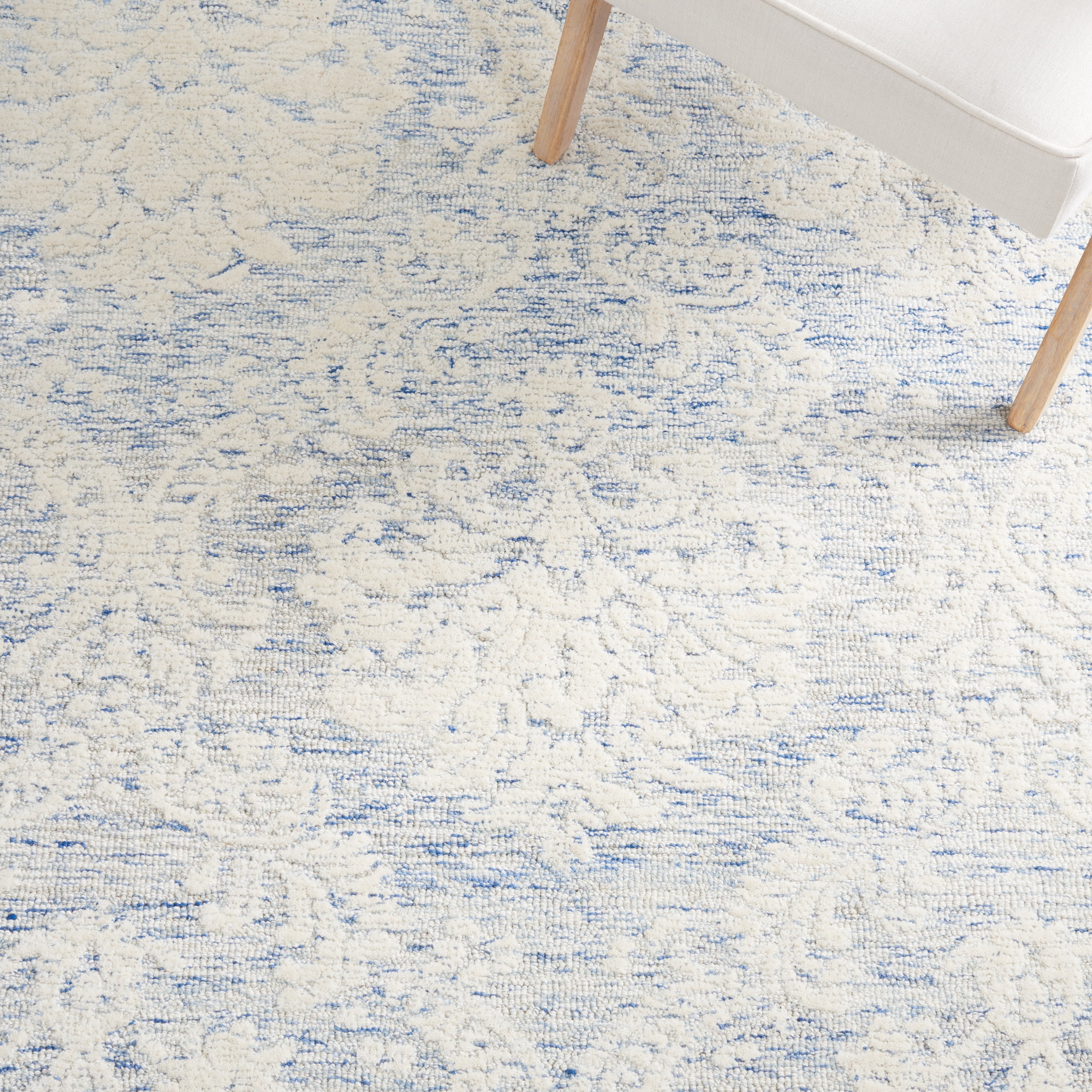 SAFAVIEH Metro Rosalind Medallion Area Rug, Blue/Ivory, 6' x 6' Round