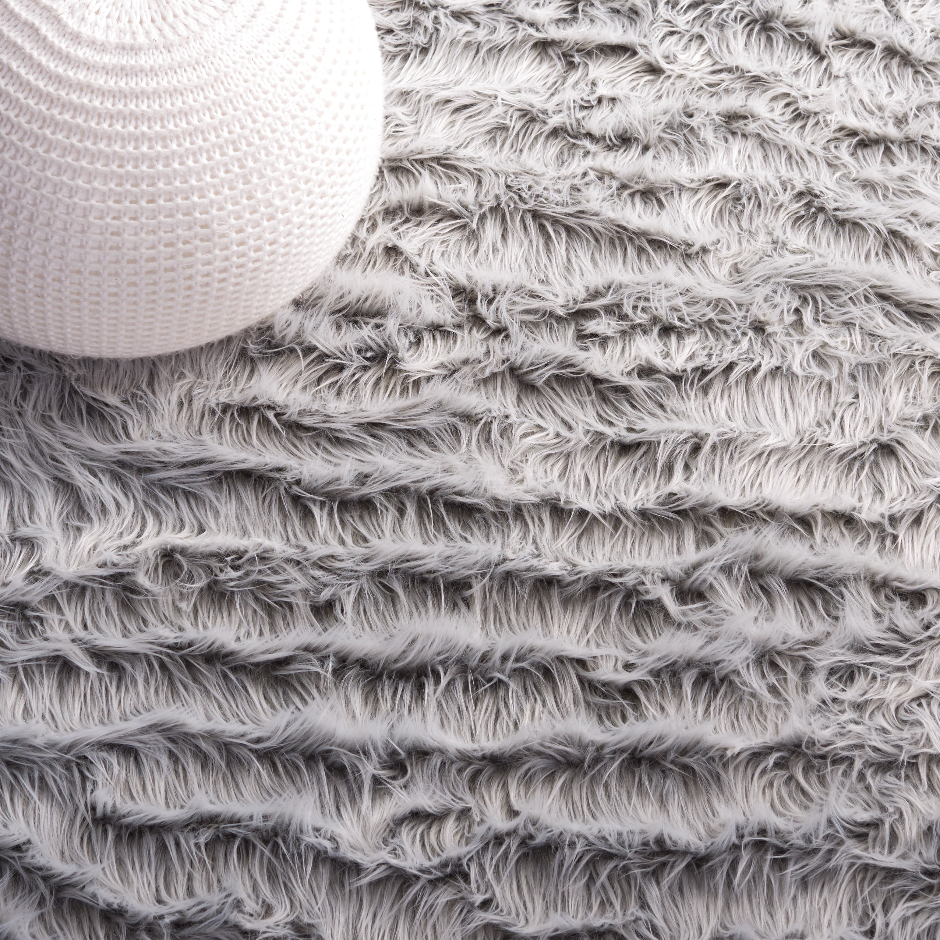 Safavieh Faux Sheep Skin Lucius Animal Area Rug, Light Gray, 3' x 5'
