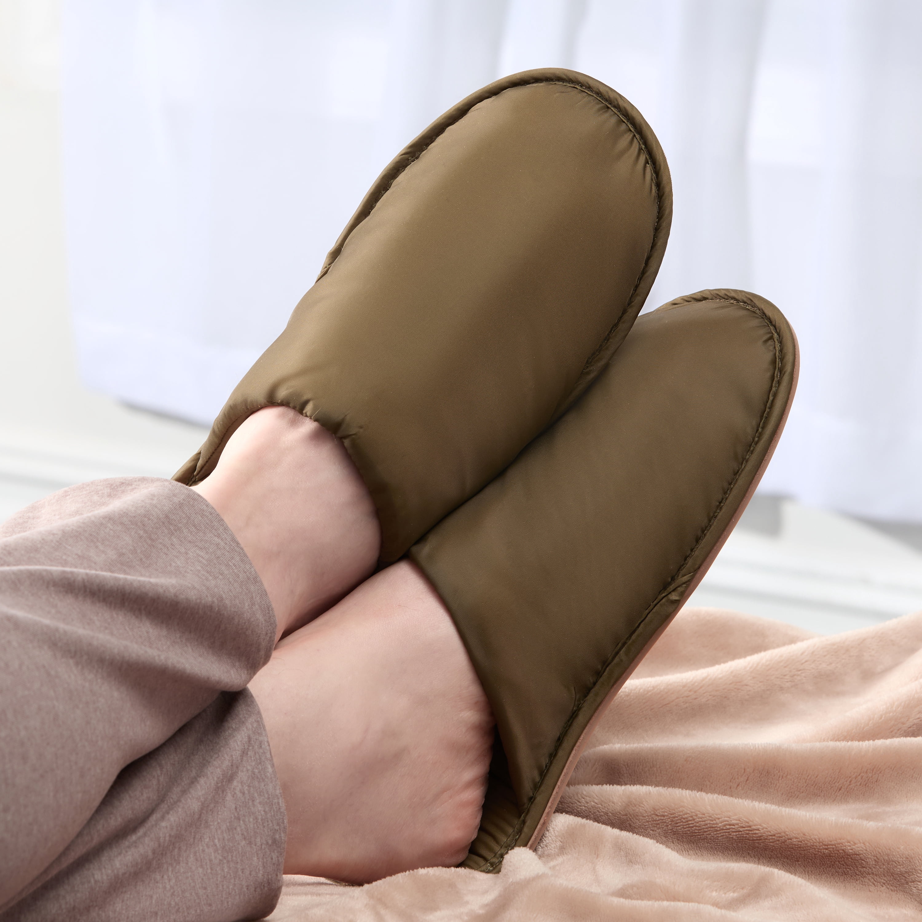 Fruit of the Loom Men's Padded Slippers
