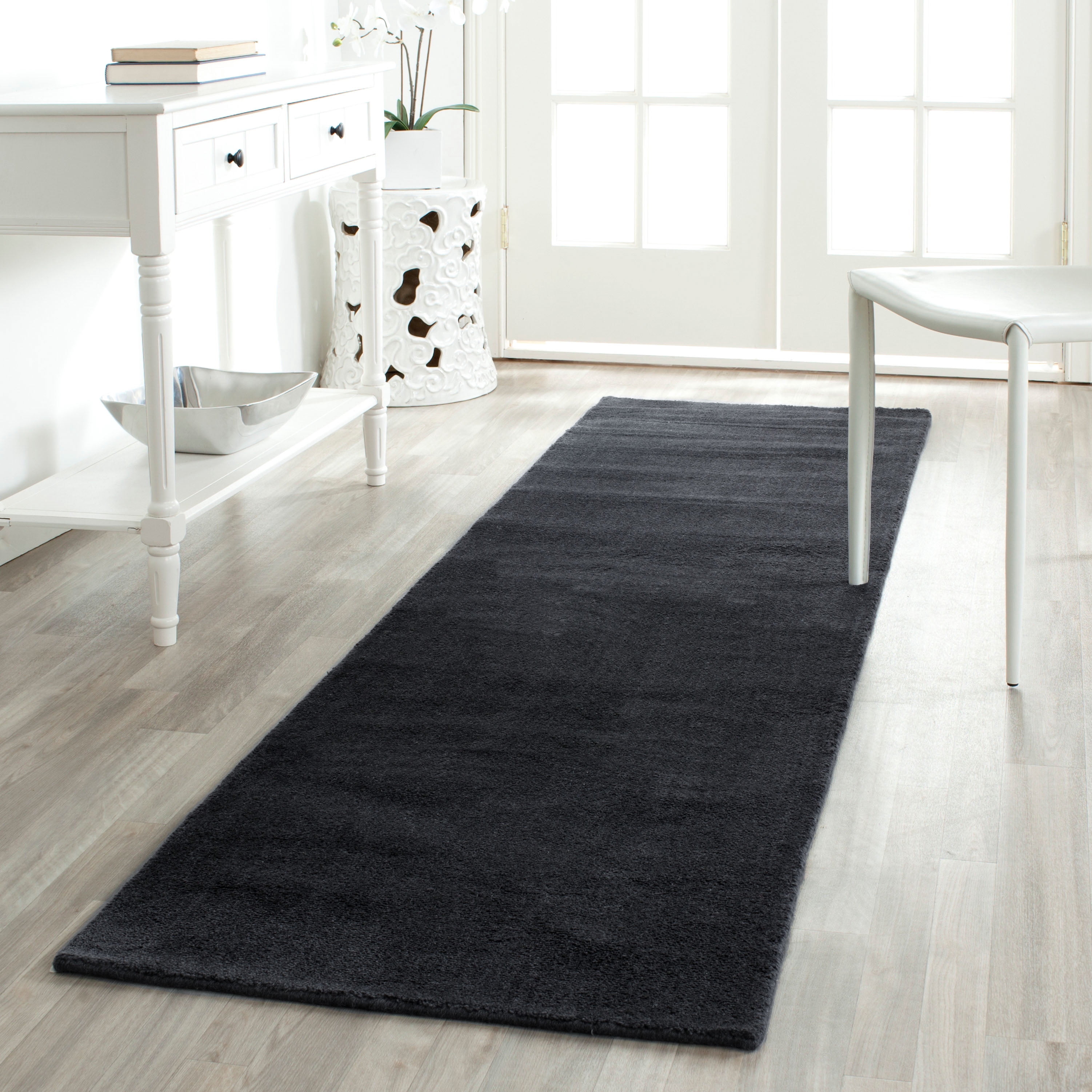 SAFAVIEH Himalaya Rachelle Solid Wool Runner Rug, Black, 2'3" x 18'