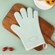 thumbnail image 4 of Guantes para horno, paquete de 2 guantes gruesos antiescaldadores, aislamiento de cinco dedos, horno de silicona, horno microondas, cocina, antideslizante, 4 of 5