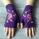 thumbnail image 5 of Guantes de punto para mujer, cálidos guantes de medio dedo bordados de lana para otoño e invierno, 5 of 6