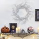 thumbnail image 1 of Corona de Halloween, artificial, puerta principal, interior/exterior, fiesta, rama muerta, blanca, sin luces, 1 of 6