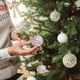 thumbnail image 5 of 30 Adornado con Navideños, Plástico de Colores, Fácil de Colgar, para Árbol Festivo, Multitasos, Ideales para Fiestas, Tamaño de 6 Cm, Instalación Sencilla., 5 of 7