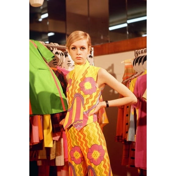 MovieMarket Twiggy Iconic Flower Power 60's Fashion 24"x36" Poster