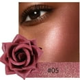 thumbnail image 1 of Iluminador rosa con textura fina y brillo duradero. Disponible en 3 colores. Maquillaje facial., 1 of 1