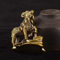 thumbnail image 4 of KAIYANG Escultura de cabra del zodíaco chino, figura de oveja mordida de dinero, estatua de animal de escritorio, adorno de animal de latón, modelo de animal, decoración de mesa para estantería de ofi, 4 of 5