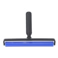 thumbnail image 1 of Rouleau anti-poussière en silicone bleu haute adhérence, outil de nettoyage manuel antistatique avec manche en plastique noir, 35,6 cm, 1 of 4
