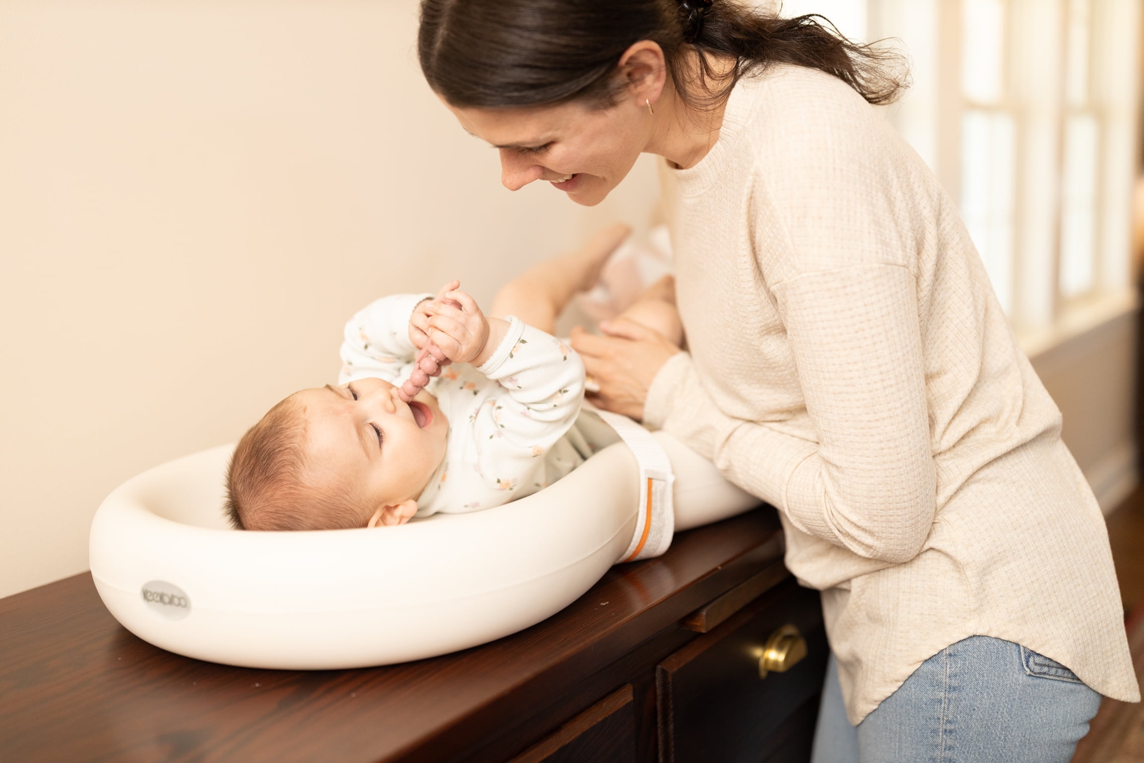 Keekaroo Baby Infant Peanut Changer, Vanilla - Clean, Safe