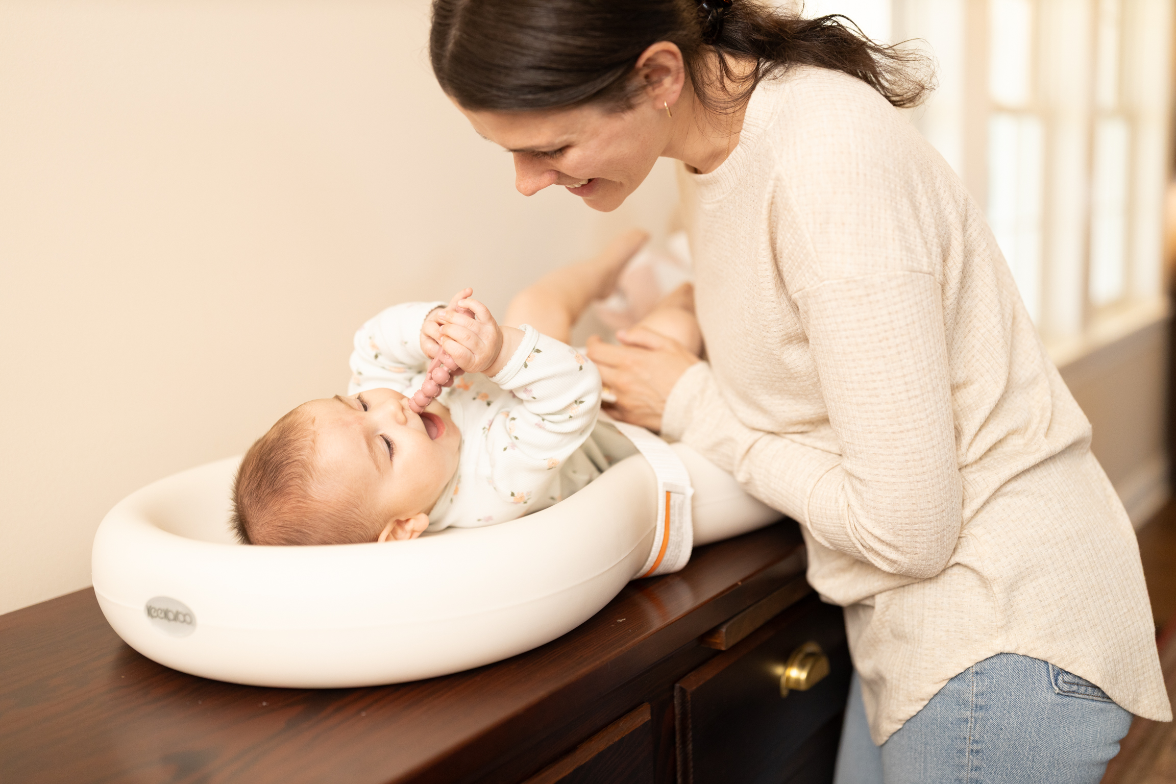 Keekaroo Peanut Changer Changing Pad photo 4