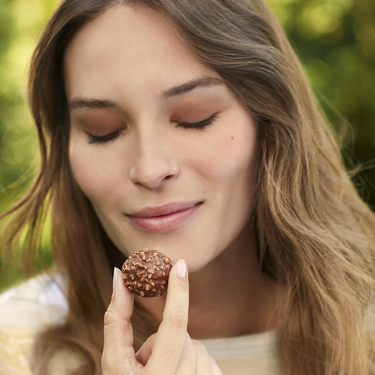 AiWaWa CA, FERRERO ROCHER Fine Hazelnut Milk Chocolate Gift Box