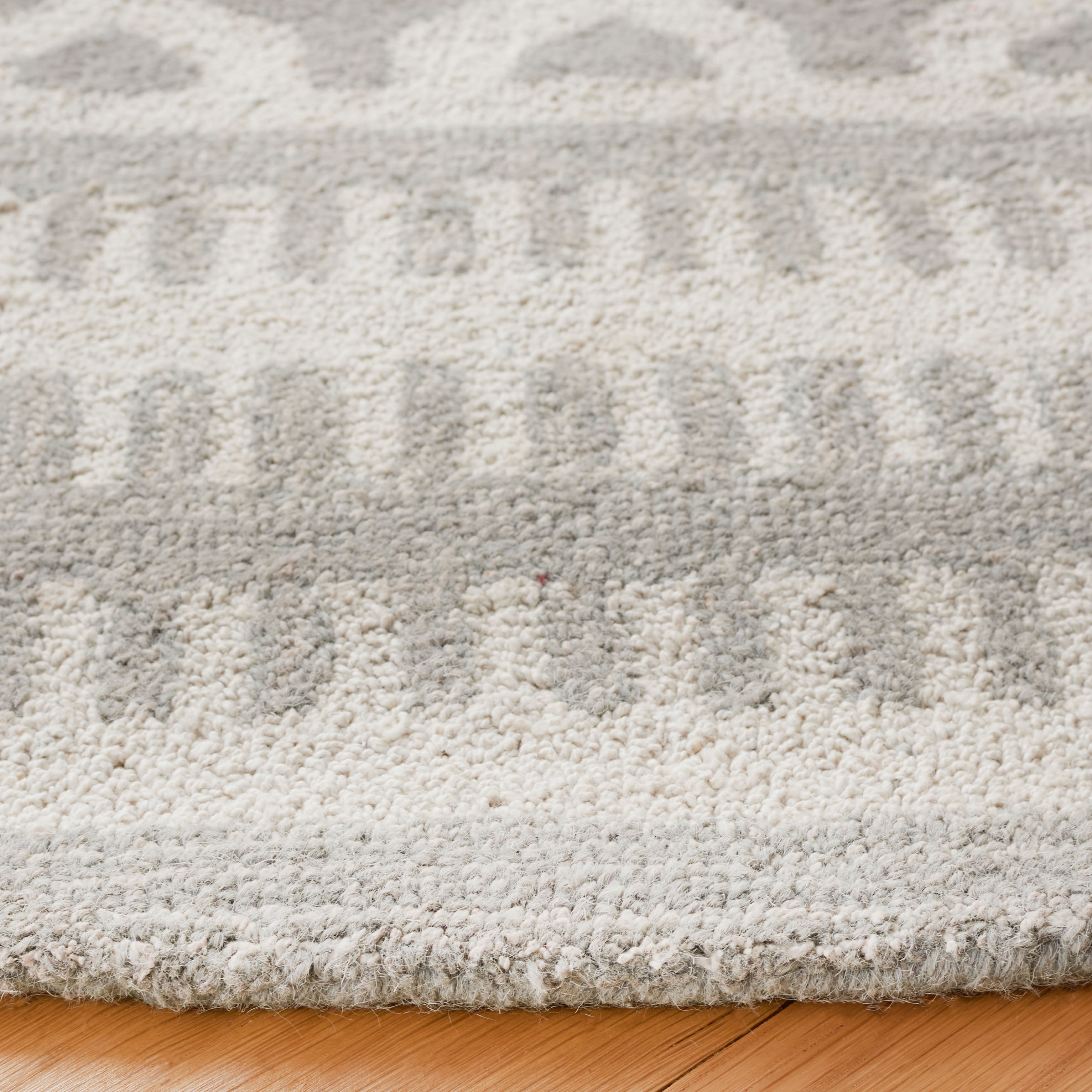SAFAVIEH Capri Alfreda Geometric Area Rug, Ivory/Grey, 6' x 6' Round