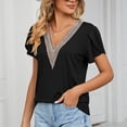 thumbnail image 3 of Camiseta informal holgada de Color puro con empalme de encaje y mangas cortas con cuello en V para mujer, 3 of 7