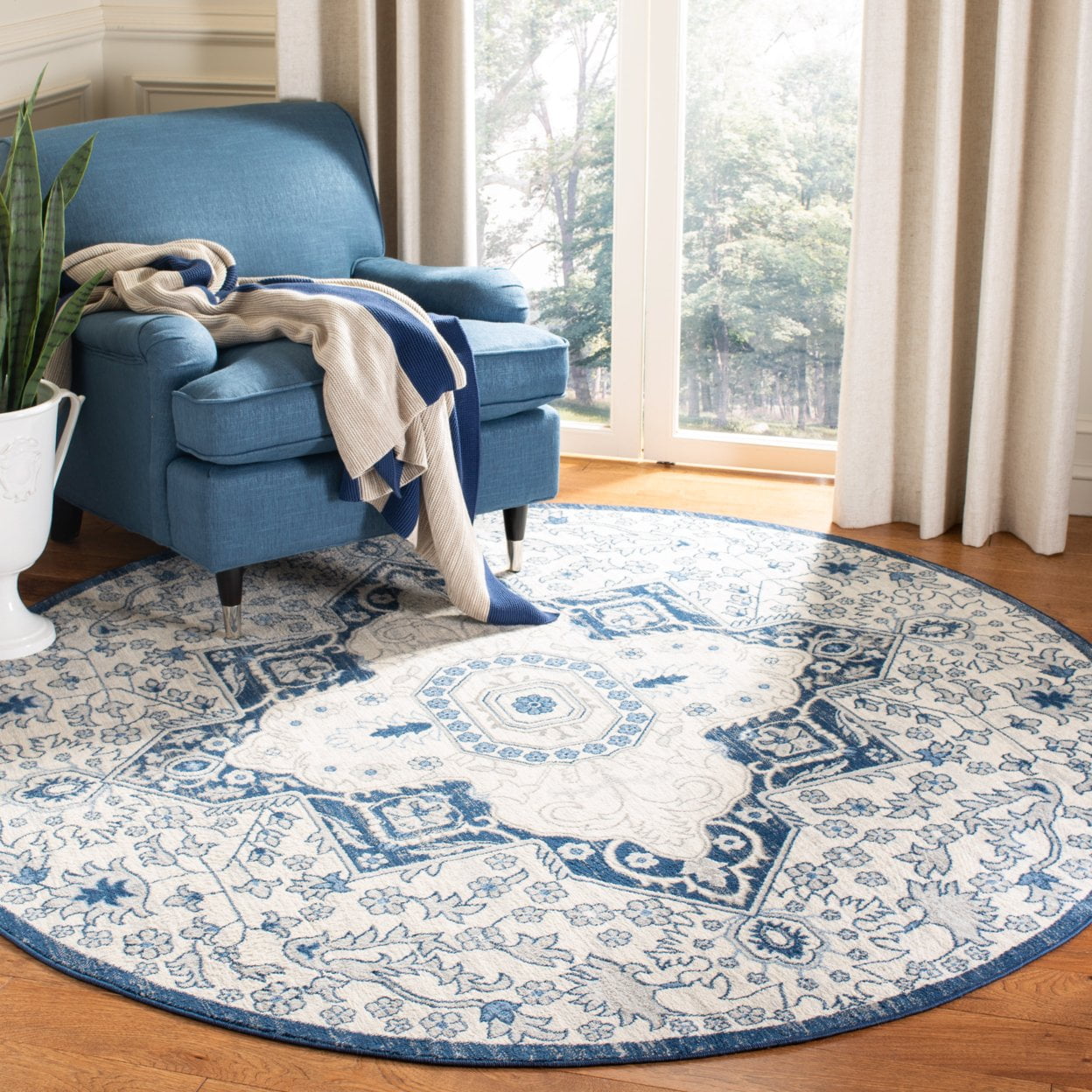 SAFAVIEH Brentwood Trecia Oriental Area Rug, Cream/Blue, 5'3" x 7'6"