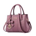 thumbnail image 1 of Bolso de mujer con textura de lazo en el hombro inclinado y gran capacidad con hilo de bordar, 1 of 6