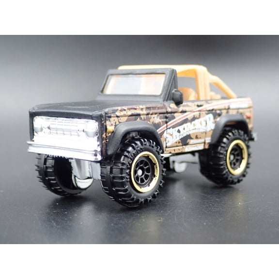 Open Box 1972 72 FORD BRONCO OFF ROAD 4X4 SKYJACKER W/ HITCH 1:64 SCALE DIECAST MODEL CAR